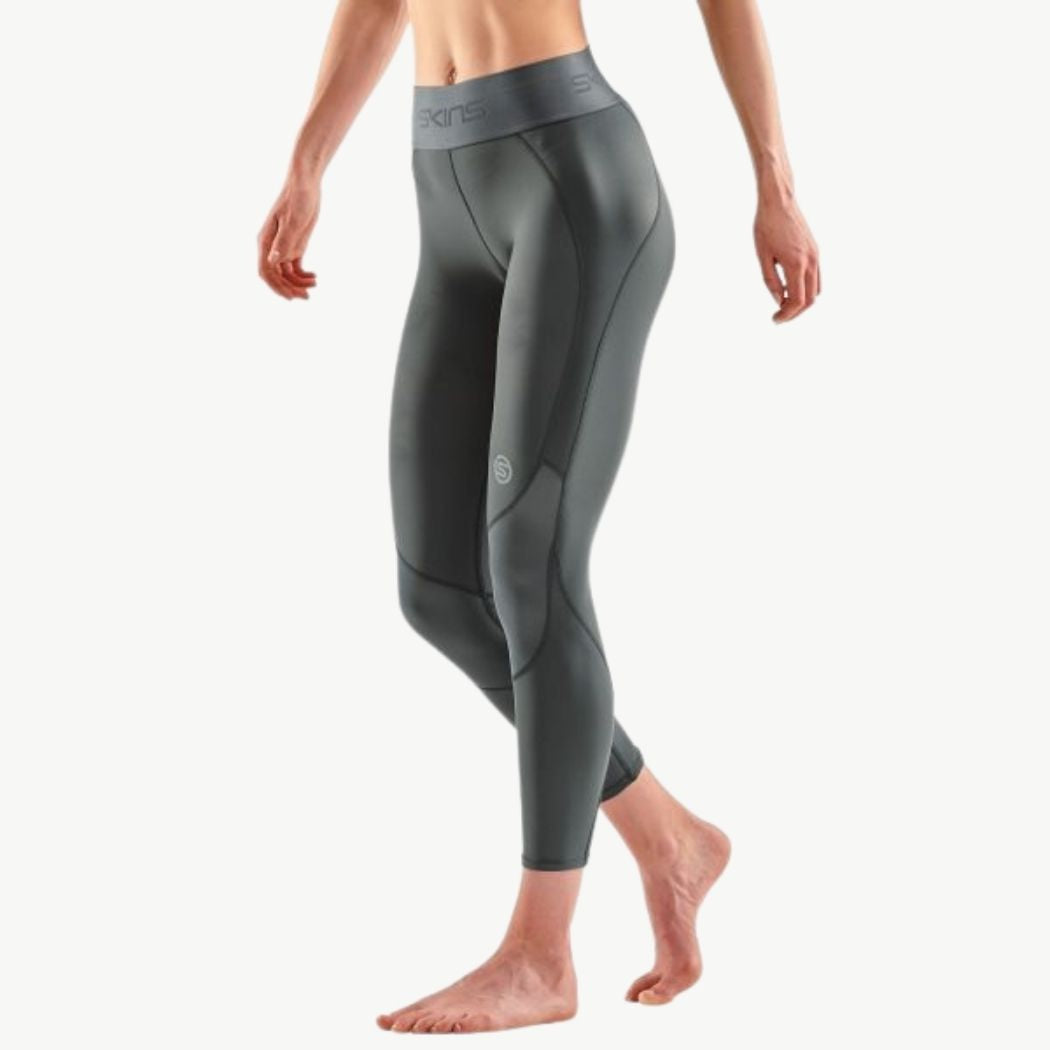 https://runners.ae/cdn/shop/products/SKINS-COMPRESSION-SERIES-3-7-8-LONG-TIGHTS-FOR-WOMEN-CHARCAOL-ST40301199118_4.jpg?v=1656506376